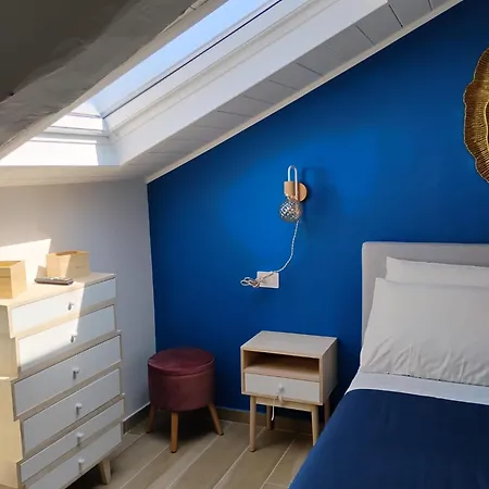 Couette-café Pepè Attic Room- Center Naples