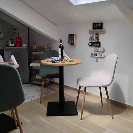 Pepè Attic Room- Center Couette-café Naples